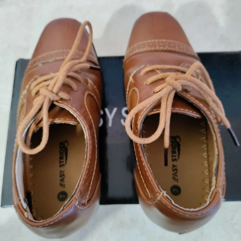 Boys easy striders tan dress shoes size 7